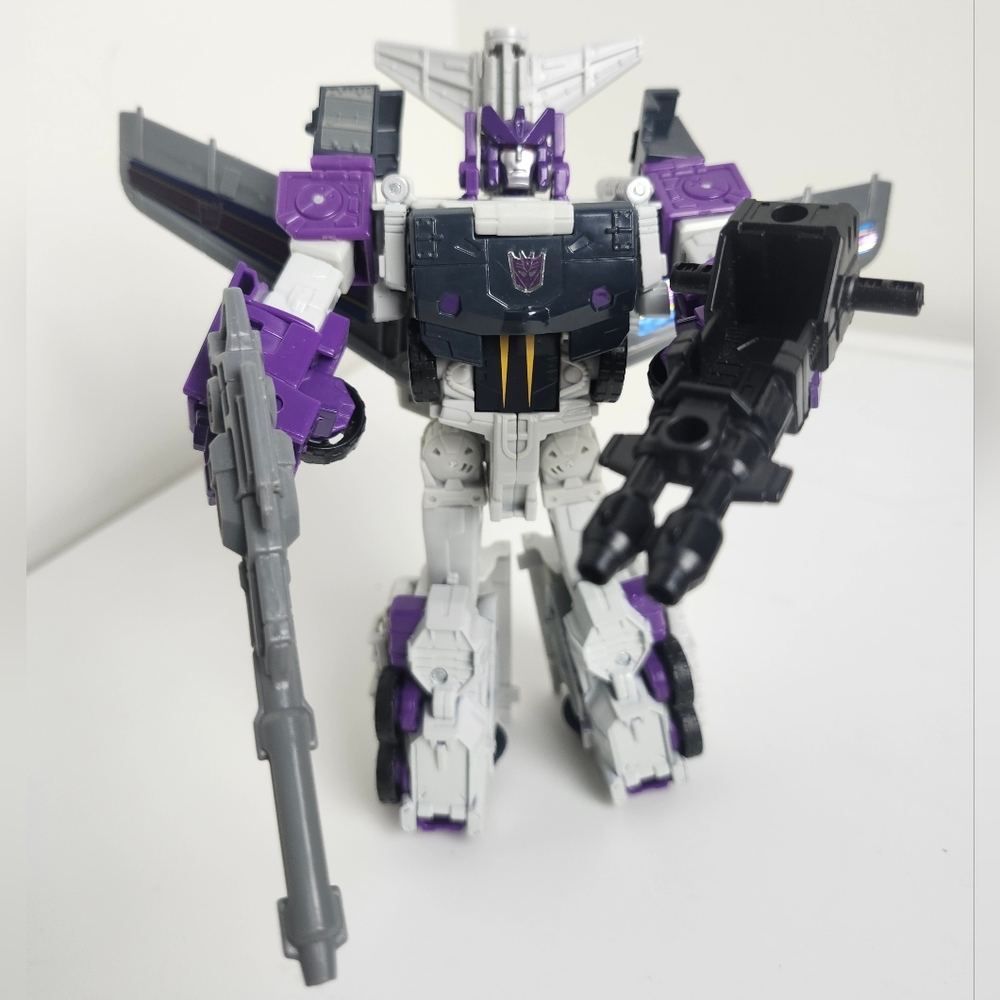 Hasbro Transformers Titans Return Voyager Class Octone Figure